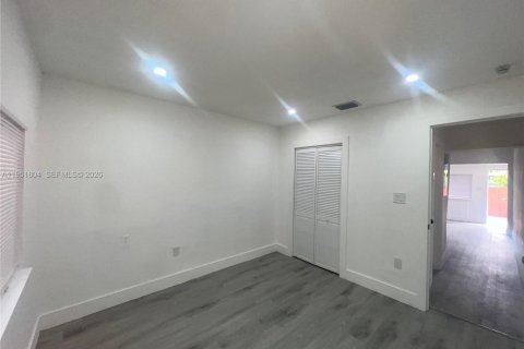 Снять в аренду виллу или дом в Майами, Флорида 2 спальни, 74.51м2, № 2006283 - фото 11