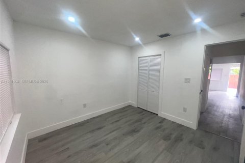 Снять в аренду виллу или дом в Майами, Флорида 2 спальни, 74.51м2, № 2006283 - фото 10