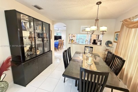 House in Coral Springs, Florida 4 bedrooms, 182.18 sq.m. № 2044243 - photo 23