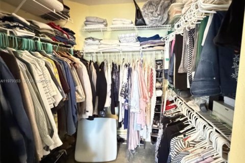 House in Coral Springs, Florida 4 bedrooms, 182.18 sq.m. № 2044243 - photo 16