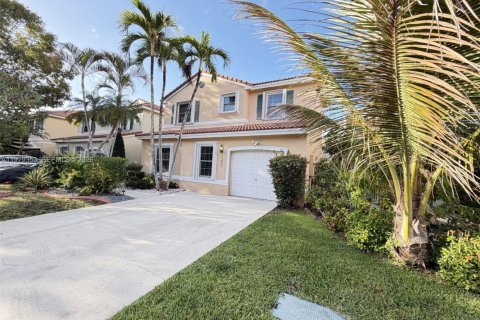 House in Coral Springs, Florida 4 bedrooms, 182.18 sq.m. № 2044243 - photo 3