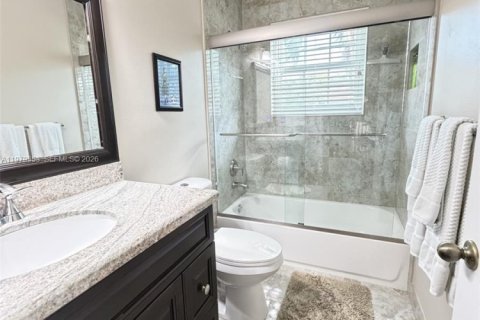 House in Coral Springs, Florida 4 bedrooms, 182.18 sq.m. № 2044243 - photo 22