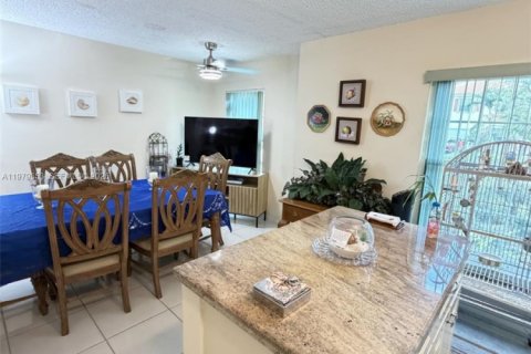 House in Coral Springs, Florida 4 bedrooms, 182.18 sq.m. № 2044243 - photo 26