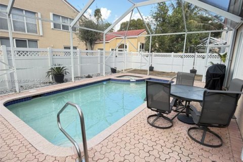 House in Coral Springs, Florida 4 bedrooms, 182.18 sq.m. № 2044243 - photo 30