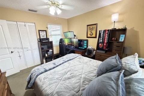 House in Coral Springs, Florida 4 bedrooms, 182.18 sq.m. № 2044243 - photo 21