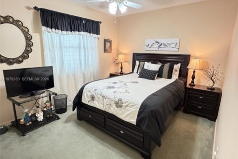 House in Coral Springs, Florida 4 bedrooms, 182.18 sq.m. № 2044243 - photo 19