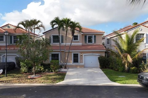House in Coral Springs, Florida 4 bedrooms, 182.18 sq.m. № 2044243