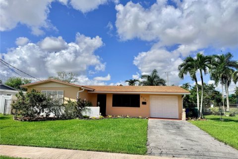 Villa ou maison à vendre à Cooper City, Floride: 2 chambres, 104.14 m2 № 1942328 - photo 1