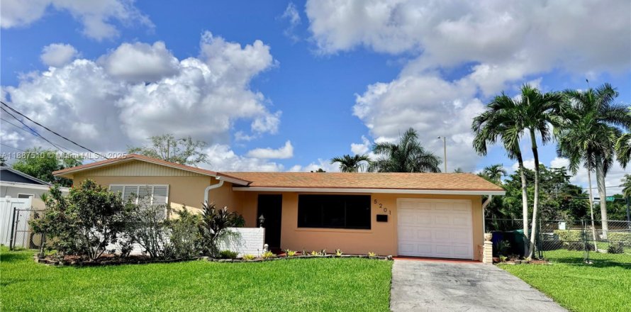 Villa ou maison à Cooper City, Floride 2 chambres, 104.14 m2 № 1942328