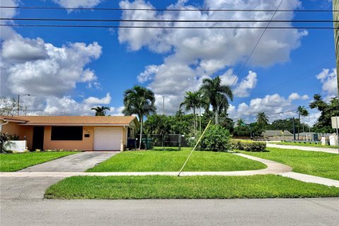 Villa ou maison à vendre à Cooper City, Floride: 2 chambres, 104.14 m2 № 1942328 - photo 2