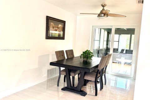 Villa ou maison à vendre à Cooper City, Floride: 2 chambres, 104.14 m2 № 1942328 - photo 12