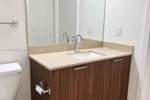 Condo in Doral, Florida, 2 bedrooms № 2409101 - photo 4