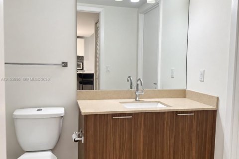 Condo in Doral, Florida, 2 bedrooms № 2409101 - photo 3