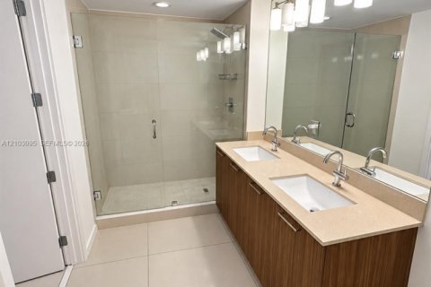 Condo in Doral, Florida, 2 bedrooms № 2409101 - photo 5