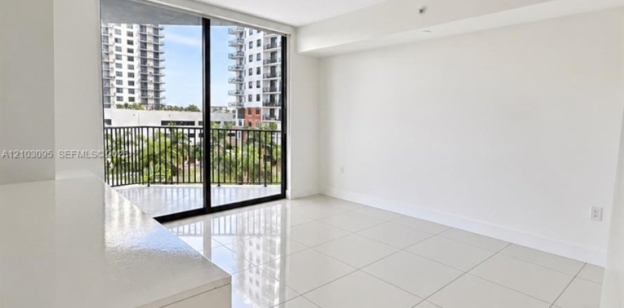 Condo in Doral, Florida, 2 bedrooms № 2409101
