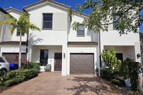 Touwnhouse à Pembroke Pines, Floride 3 chambres, 162.95 m2 № 2068503