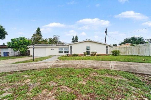 House in Holiday, Florida 2 bedrooms, 121.98 sq.m. № 2285123