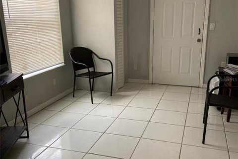 House in Tampa, Florida 7 bedrooms, 189.06 sq.m. № 1558464 - photo 6