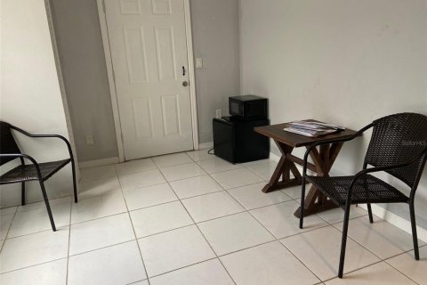 House in Tampa, Florida 7 bedrooms, 189.06 sq.m. № 1558464 - photo 3