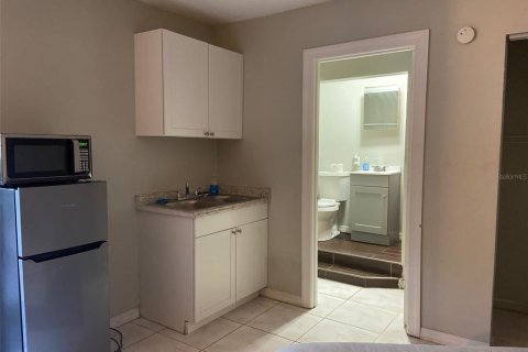 House in Tampa, Florida 7 bedrooms, 189.06 sq.m. № 1558464 - photo 11