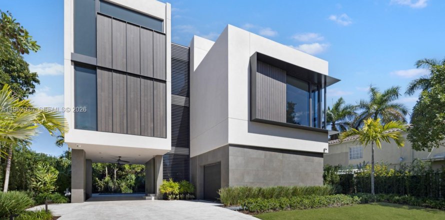 House in Miami Beach, Florida 5 bedrooms № 2026277