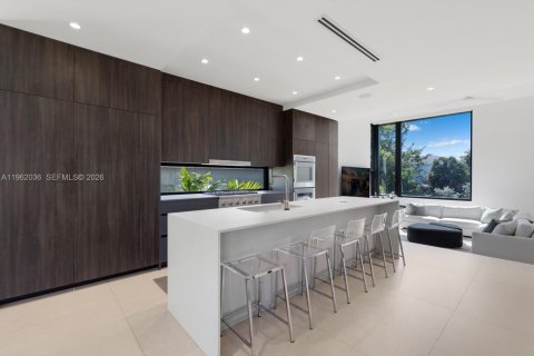House in Miami Beach, Florida 5 bedrooms № 2026277 - photo 10