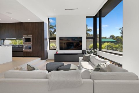 House in Miami Beach, Florida 5 bedrooms № 2026277 - photo 8