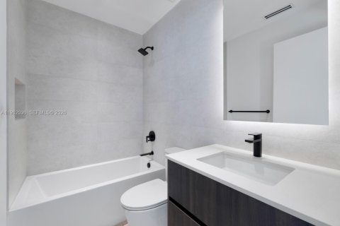 House in Miami Beach, Florida 5 bedrooms № 2026277 - photo 26