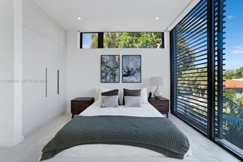 House in Miami Beach, Florida 5 bedrooms № 2026277 - photo 17