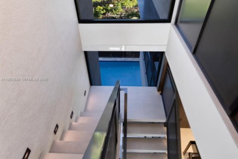 House in Miami Beach, Florida 5 bedrooms № 2026277 - photo 15