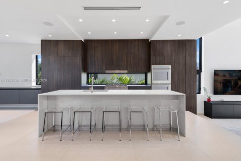 House in Miami Beach, Florida 5 bedrooms № 2026277 - photo 11