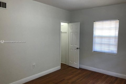 Casa en alquiler en Miami Beach, Florida, 2 dormitorios, 120.77 m2 № 1925836 - foto 6