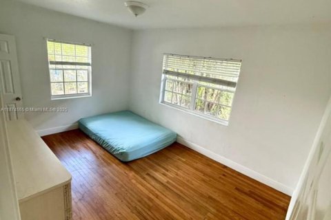 House in Miami Beach, Florida 2 bedrooms, 120.77 sq.m. № 1925836 - photo 24