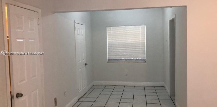 Casa en Miami Beach, Florida 2 dormitorios, 120.77 m2 № 1925836