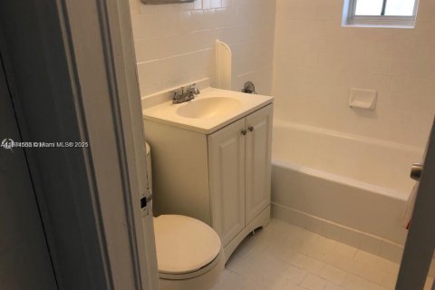 Casa en alquiler en Miami Beach, Florida, 2 dormitorios, 120.77 m2 № 1925836 - foto 5