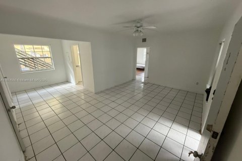 House in Miami Beach, Florida 2 bedrooms, 120.77 sq.m. № 1925836 - photo 28