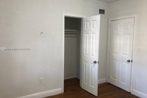 Casa en alquiler en Miami Beach, Florida, 2 dormitorios, 120.77 m2 № 1925836 - foto 7