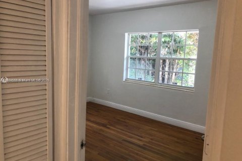 Casa en alquiler en Miami Beach, Florida, 2 dormitorios, 120.77 m2 № 1925836 - foto 4