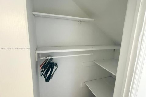 House in Miami Beach, Florida 2 bedrooms, 120.77 sq.m. № 1925836 - photo 29