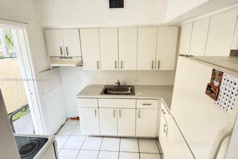 House in Miami Beach, Florida 2 bedrooms, 120.77 sq.m. № 1925836 - photo 26