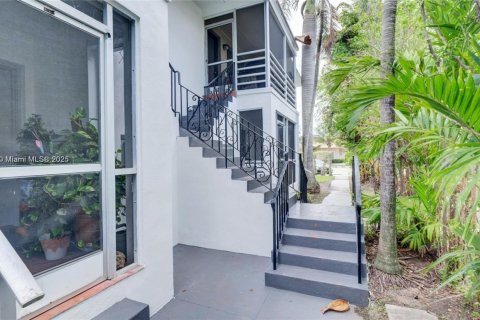 Casa en alquiler en Miami Beach, Florida, 2 dormitorios, 120.77 m2 № 1925836 - foto 13