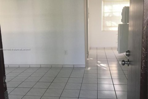 Casa en alquiler en Miami Beach, Florida, 2 dormitorios, 120.77 m2 № 1925836 - foto 21