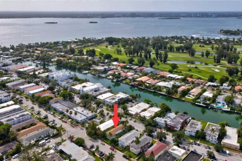 Casa en alquiler en Miami Beach, Florida, 2 dormitorios, 120.77 m2 № 1925836 - foto 11