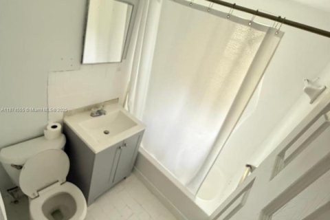 House in Miami Beach, Florida 2 bedrooms, 120.77 sq.m. № 1925836 - photo 30