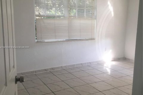 Casa en alquiler en Miami Beach, Florida, 2 dormitorios, 120.77 m2 № 1925836 - foto 19