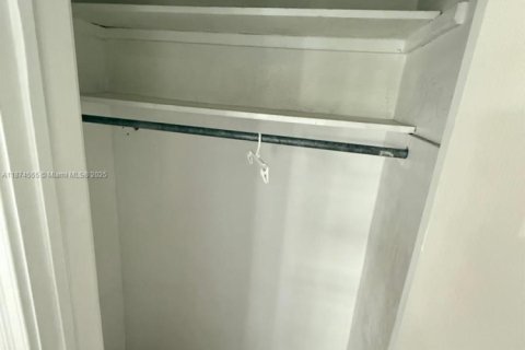 House in Miami Beach, Florida 2 bedrooms, 120.77 sq.m. № 1925836 - photo 27