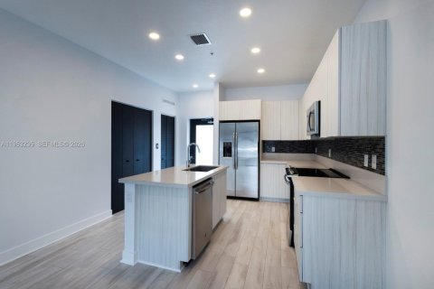 Condo in Doral, Florida, 3 bedrooms  № 2019745 - photo 9