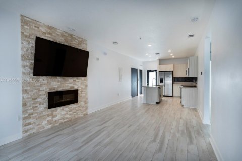 Condo in Doral, Florida, 3 bedrooms  № 2019745 - photo 2