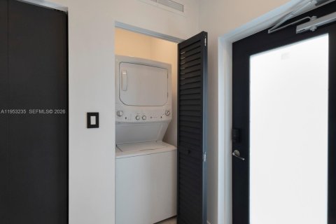 Condo in Doral, Florida, 3 bedrooms  № 2019745 - photo 17