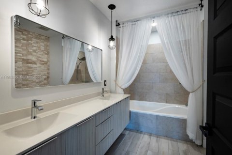 Condo in Doral, Florida, 3 bedrooms  № 2019745 - photo 4